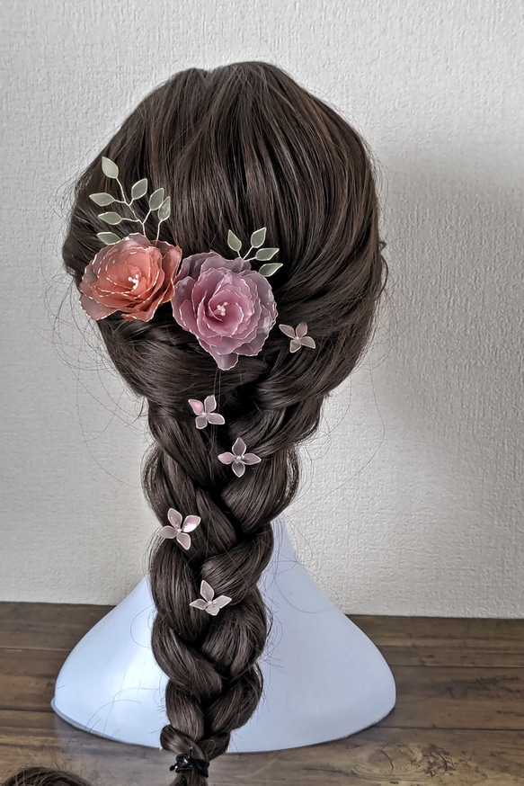 アメリカンフラワーのヘアアクセサリー トルコキキョウと小花の