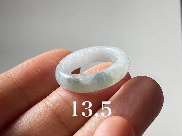 ARG23-133 美品 13.5号 ミャンマー産 天然 本翡翠 リング 指輪 硬玉 くりぬき 1枚目の画像