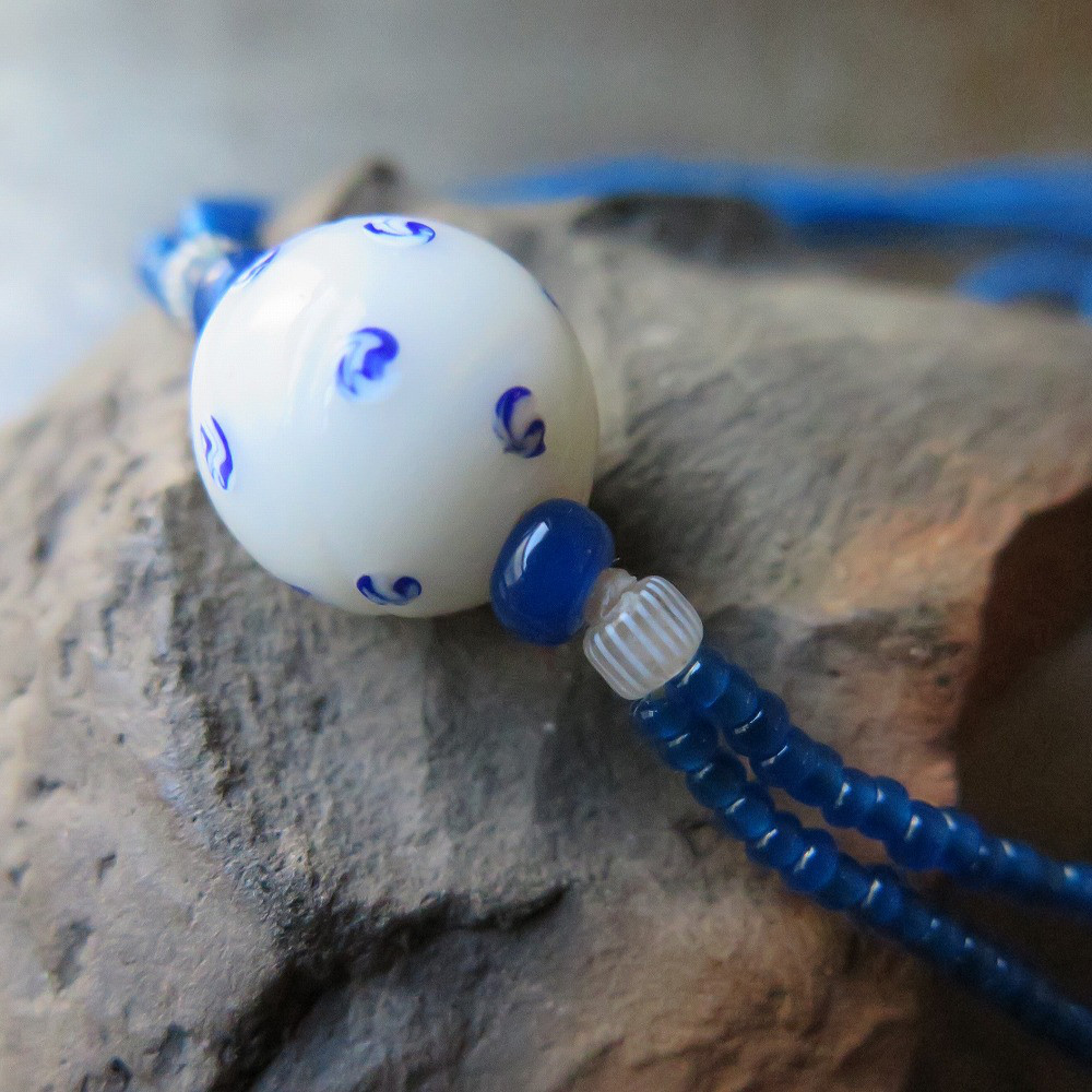 アンティーク　ヴェネチアンファンシー　白×青　＋　グーズベリー　＆　シェブロン　ネックレス　百世 momotose（西）