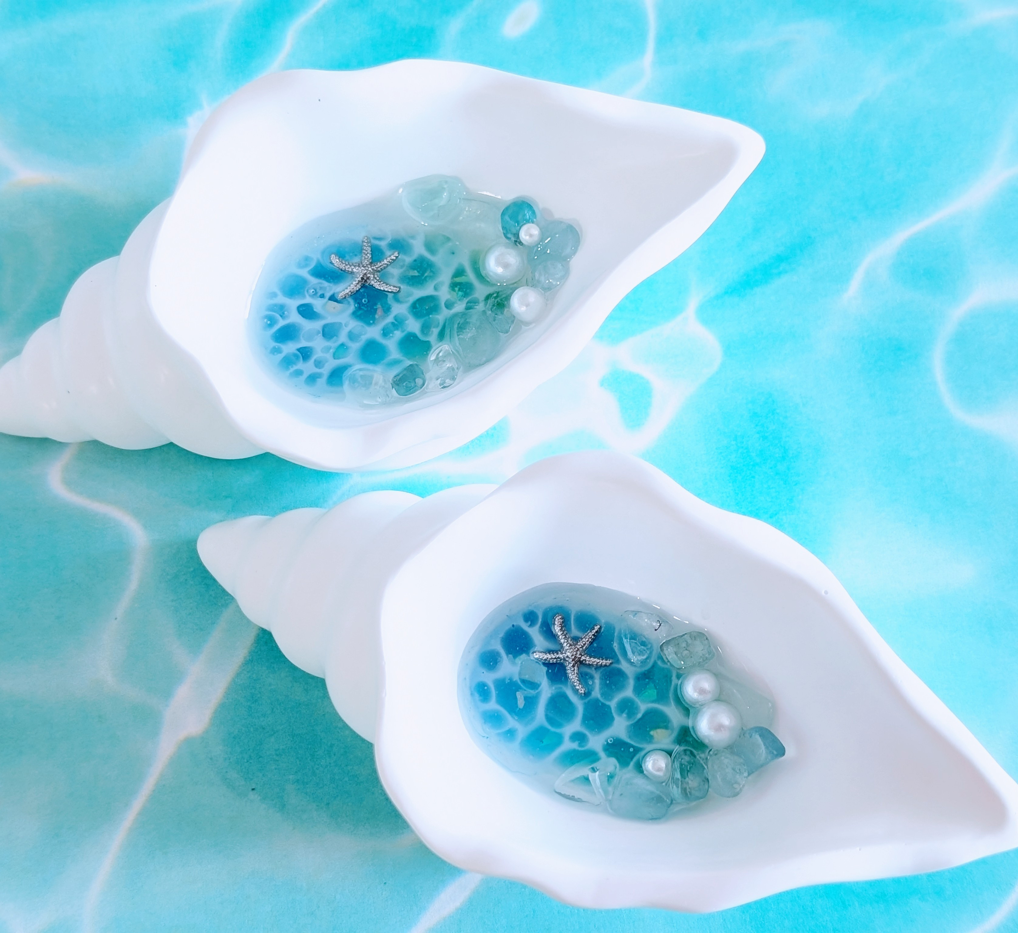 ☆幸せを呼ぶ海いろ天然石&パールのビーチ☆煌めく海塗り巻き貝のアロマストーン皿(タイプA) 4,582円