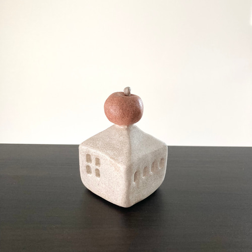 リンゴ形状の陶器オブジェ 楽天市場】リンゴ（小） / オブジェ 全2色 フルーツ インテリア