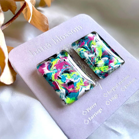 glass rectangle paint art Earrings 3枚目の画像