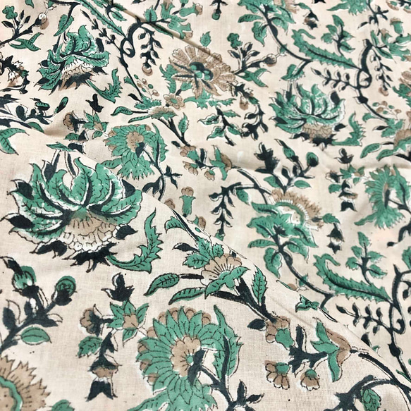 【50cm單位】淺米色綠花一耳圖案印度手工版畫布料棉質 第6張的照片