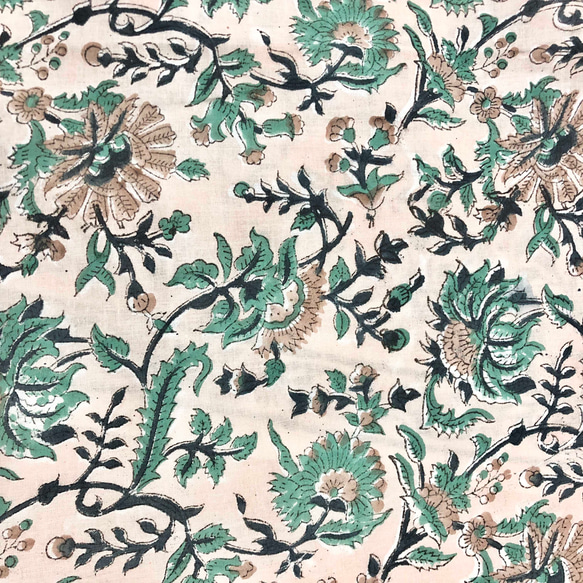 【50cm單位】淺米色綠花一耳圖案印度手工版畫布料棉質 第3張的照片