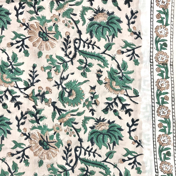 【50cm單位】淺米色綠花一耳圖案印度手工版畫布料棉質 第1張的照片