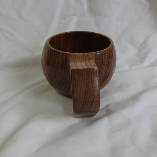 エンジュの木で作った一木彫りコーヒーカップ. マグカップ 良岳 エンジュの木で作った一木彫りコーヒーカップ. マグカップ 良岳