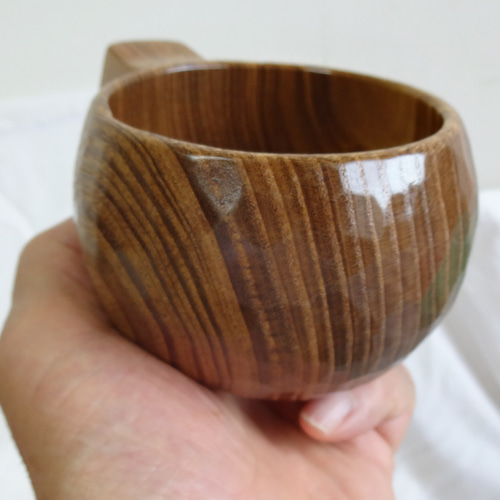 エンジュの木で作った一木彫りコーヒーカップ. マグカップ 良岳 エンジュの木で作った一木彫りコーヒーカップ. マグカップ 良岳