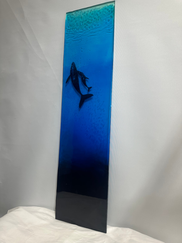 新作　壁掛けアートパネル 鯨の海　ホエール　ブルーシー　クジラの親子　水中90×25 4枚目の画像