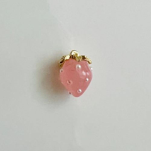 いちごとパールの猫さん刺繍キーホルダー✩.*˚ その他アクセサリー