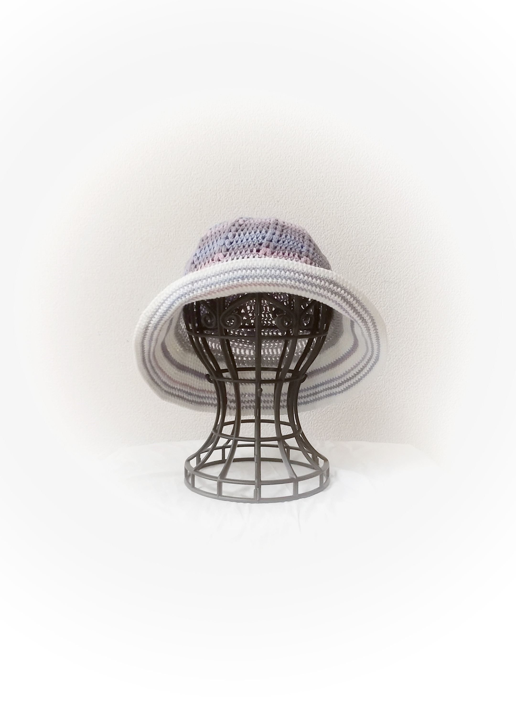 手編みの日よけ付きニット帽♡大人サイズ☆289