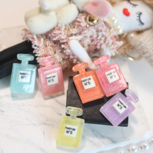 6個 カラフル 香水瓶 No.5 ジュエリー 豪華 デコ パーツ UVレジン 封入