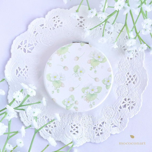 白いちご柄ミルキーピンクコンパクトミラー　鏡 手鏡 かわいい バイカラー 花柄 ホワイト 白 フラワー 清楚 ギフト 1枚目の画像