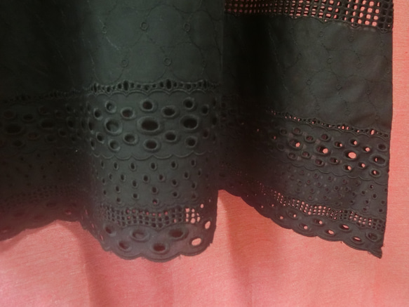 スカラップ刺繍 半袖ワンピース  黒 2枚目の画像