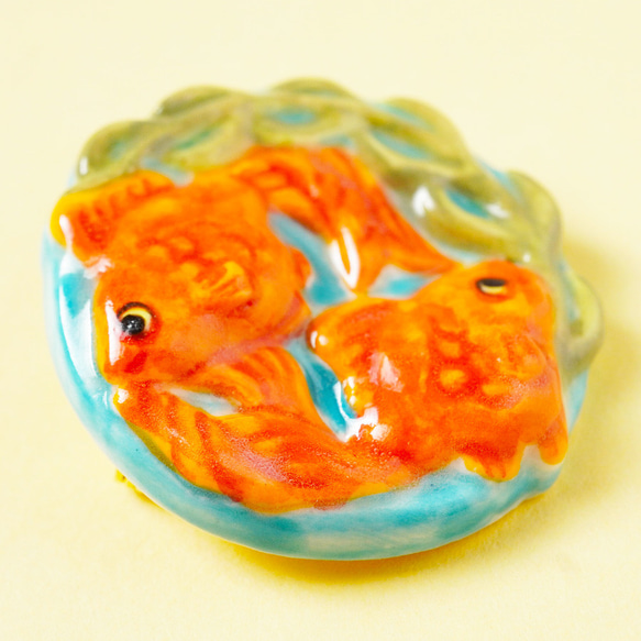 [陶器]金魚と水草のブローチ[夏] 6枚目の画像