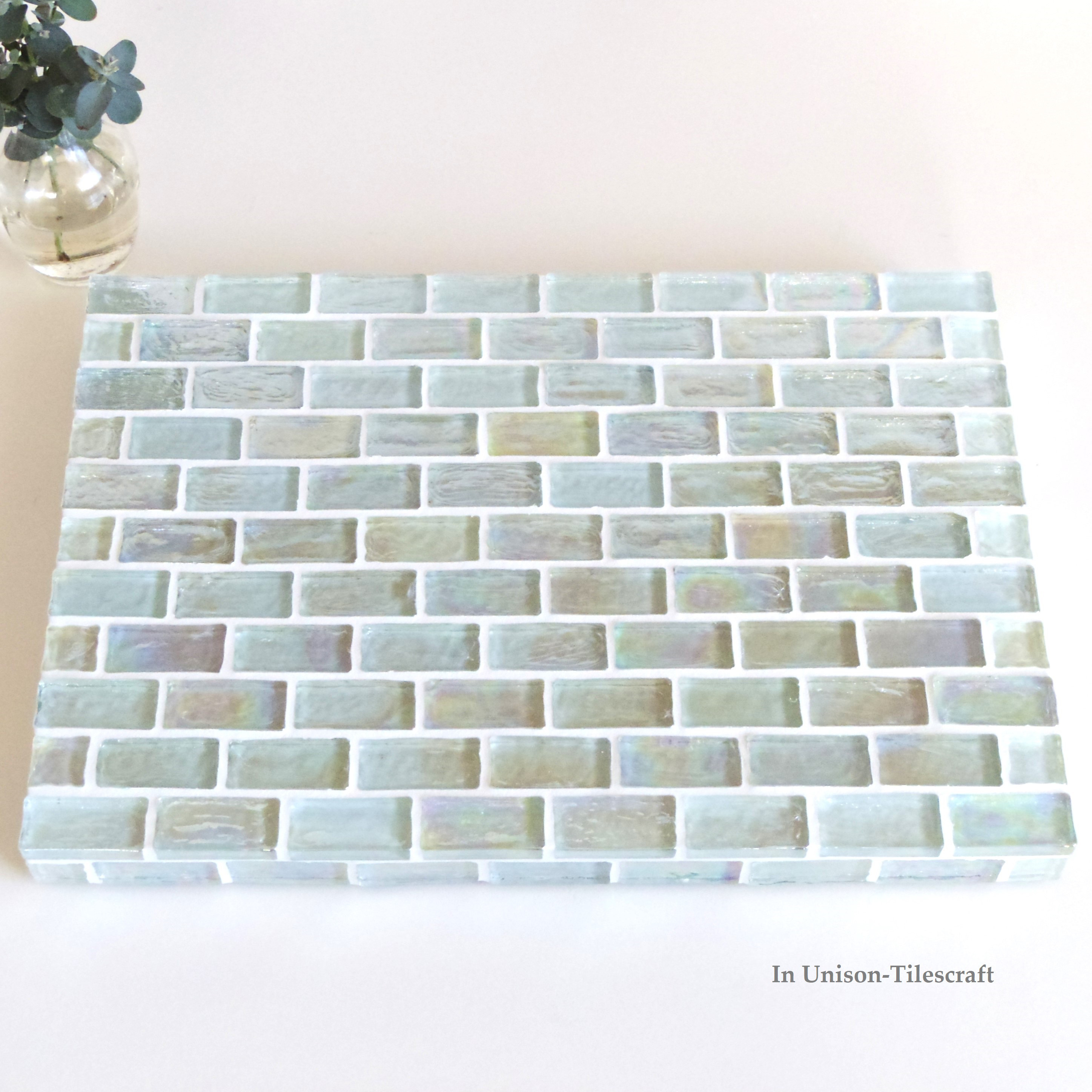 レンガ貼り 透き通ったクリアカラー ガラスモザイクタイルのディスプレイトレイ 大サイズ【受注制作】