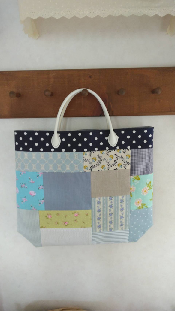 パッチワークバッグ 大人かわいい花柄パッチワーク ハンドバッグ