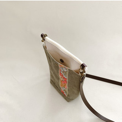 NEW＊欲張りなスマホポシェット・ファスナータイプ　サンドグレー　インド刺繍・ペットボトル・長財布OK！ 5枚目の画像