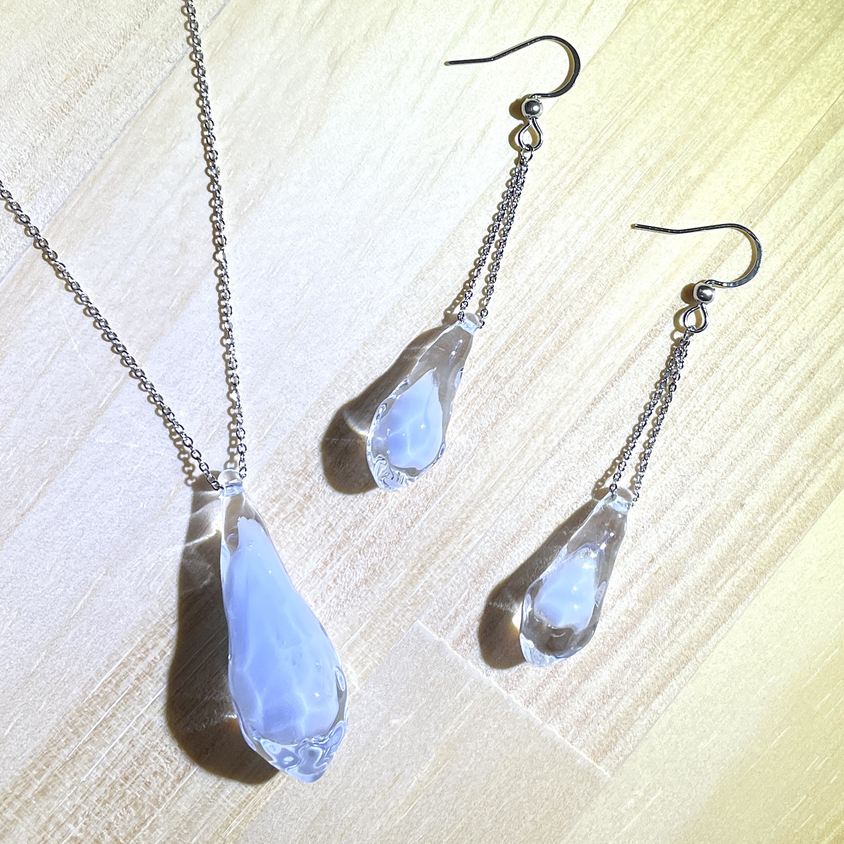 ＊アイスブルーのネックレス&揺れるピアスセット＊ S/ 氷