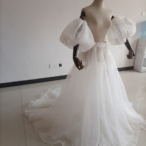 優雅灰白色罩裙薄紗裙可拆卸袖子婚禮/招待會 第4張的照片