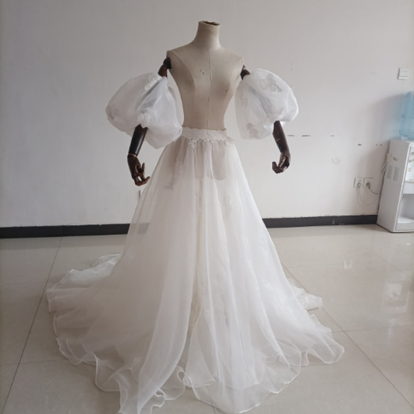 優雅灰白色罩裙薄紗裙可拆卸袖子婚禮/招待會 第1張的照片