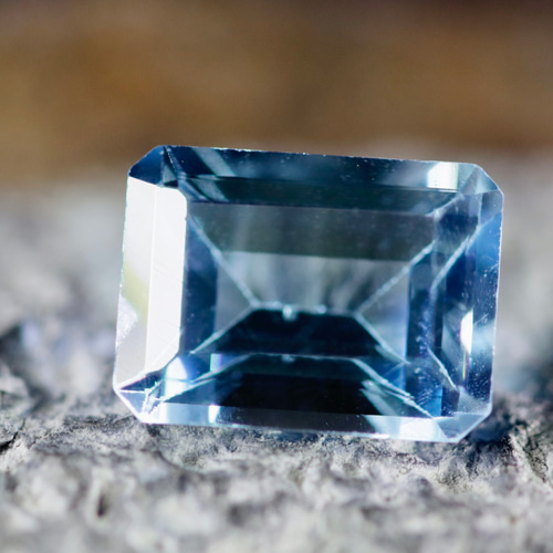 トパーズ スイスブルー トパーズ ルース 1.90 カラット エメラルド