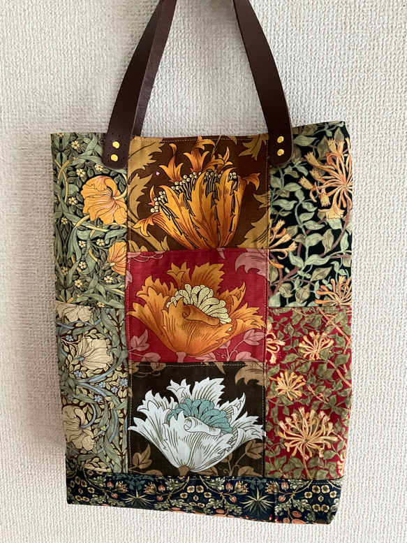 ウイリアムモリス花のトートバッグ(A4サイズ対応) 2枚目の画像