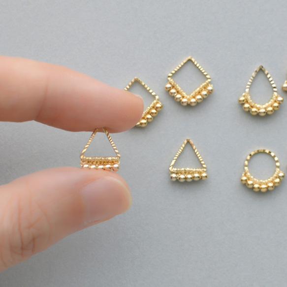 mini triangle (gold) イヤリング ／ ピアス   シンプル さんかく フープ 8枚目の画像