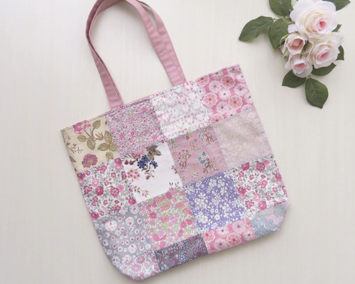 ✿リバティ✕パッチワーク✿　渋くまとめた大きなトートバッグ　ご注文品 リバティ パッチワークのトートバッグ ＊マルチカラー＊ トート