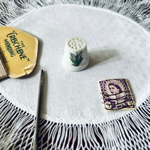 英国で出会った♪ヴィンテージのすずらんのシンブル/陶器製指ぬき