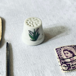 英国で出会った♪ヴィンテージのすずらんのシンブル/陶器製指ぬき