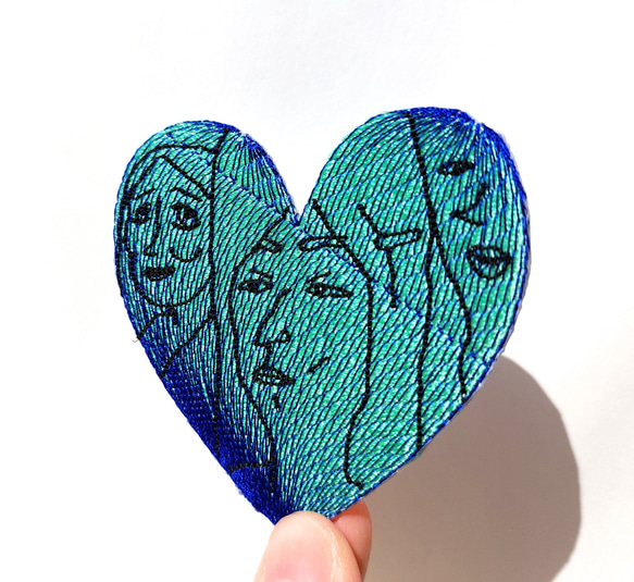 個性牛耳るハート 青 ブルー ワッペン アップリケ パッチ 刺繍 面白い 個性的 オリジナル メッシュ 4枚目の画像
