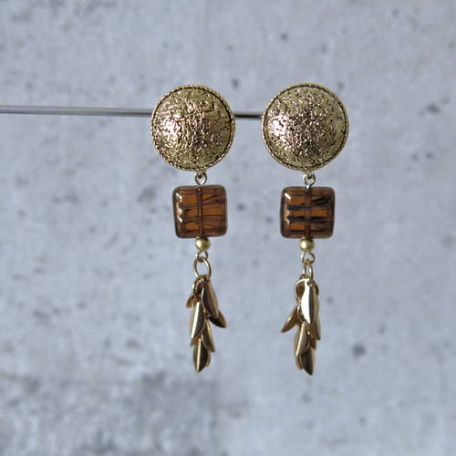 ブロンズ～ゴールド ヴィンテージボタン×チェコビーズ レトロ  