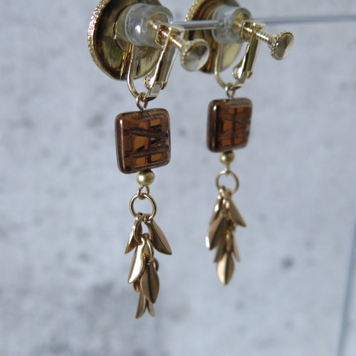 ブロンズ～ゴールド ヴィンテージボタン×チェコビーズ レトロ  