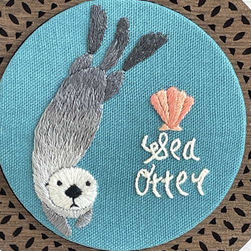 泳ぐラッコの刺繍フレーム その他インテリア雑貨 いちりんもり 通販