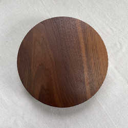 丸い木のトレー　ウォールナット材Φ２００mm 6枚目の画像