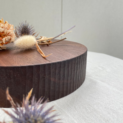 丸い木のトレー　ウォールナット材Φ２００mm 5枚目の画像