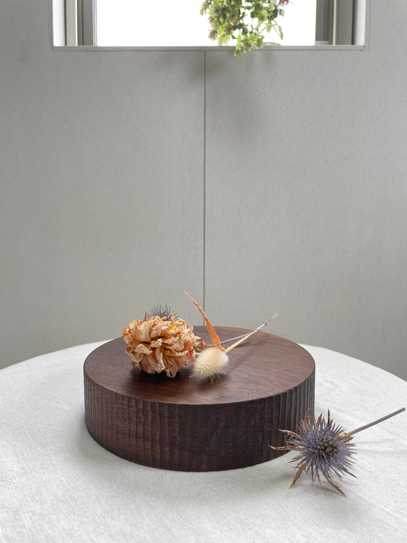 丸い木のトレー　ウォールナット材Φ２００mm 3枚目の画像