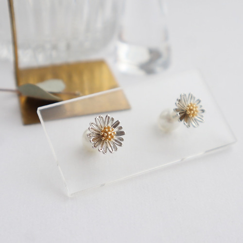 デイジーflower ピアス/イヤリング ピアス（スタッド・一粒