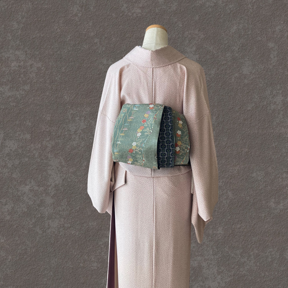 Kyo-Yen Zen Sobana Tachiwaki 這是由灰綠色和幾何圖案 Yuki Tsumugi 製成的成人半寬腰帶。 第4張的照片