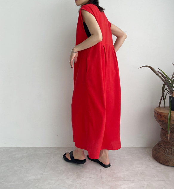 正面紐帶無袖紅色超長連身裙 第7張的照片