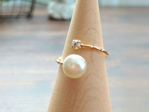 法式復古水面珍珠玻璃石螺旋戒指（均碼） 第1張的照片