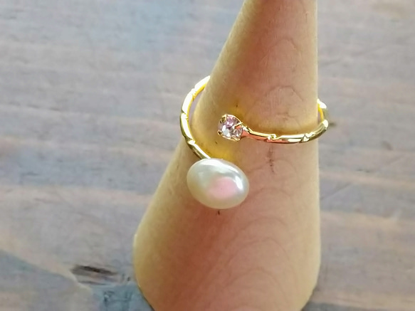 法式復古水面珍珠玻璃石螺旋戒指（均碼） 第2張的照片