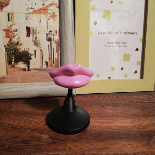 大きな個性的唇の壁掛けオブジェ 大きな個性的唇の壁掛けオブジェ