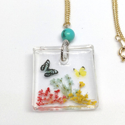 蝶舞う花園×ターコイズペンダント レジン&天然石アクセサリー 
