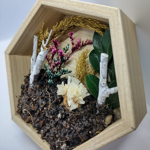 陶芸品置物　角福1点　他2点（台座付き） 陶芸品置物 角福1点 他2点（台座付き）