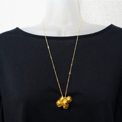 大人のおしゃれ ジャラジャラ 透かしボール ロング ネックレス