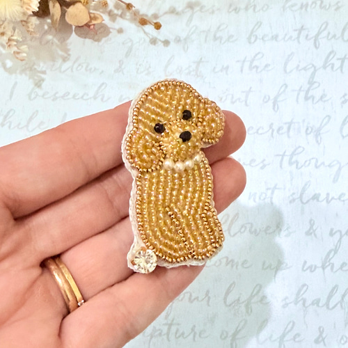 再制作】ビーズ刺繍のうちの子ブローチ・トイプードル（おすわり