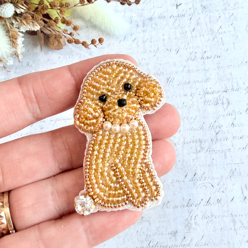 再制作】ビーズ刺繍のうちの子ブローチ・トイプードル（おすわり