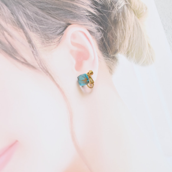 【數量有限】藍色綠松石銅水晶方形手術耳環金屬過敏 第7張的照片