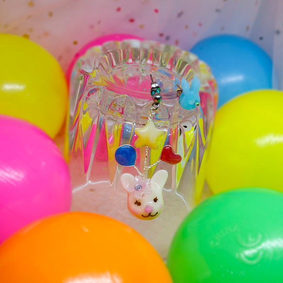 拉著星星氣球的櫻花小兔 耳環|可愛|超萌|動物|不對稱 第2張的照片